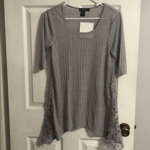 Long 3/4 sleeve shirt with lace detail